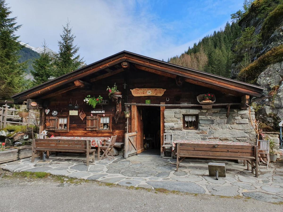 Hotel Gasthaus Schwarzenstein Ginzling Bagian luar foto