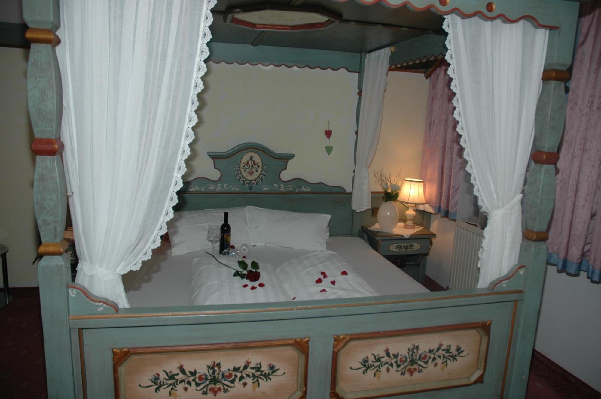 Hotel Gasthaus Schwarzenstein Ginzling Bagian luar foto