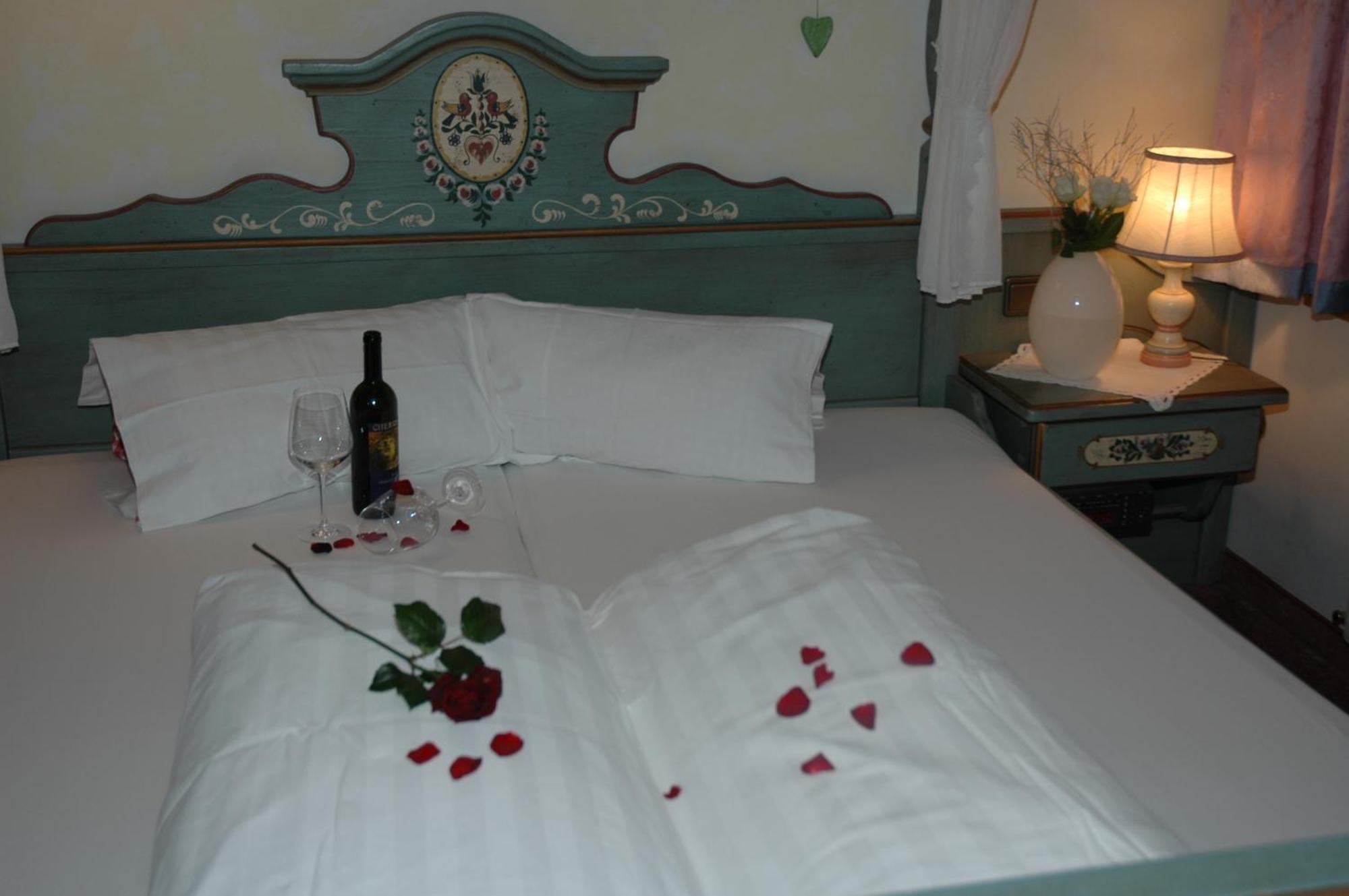 Hotel Gasthaus Schwarzenstein Ginzling Bagian luar foto