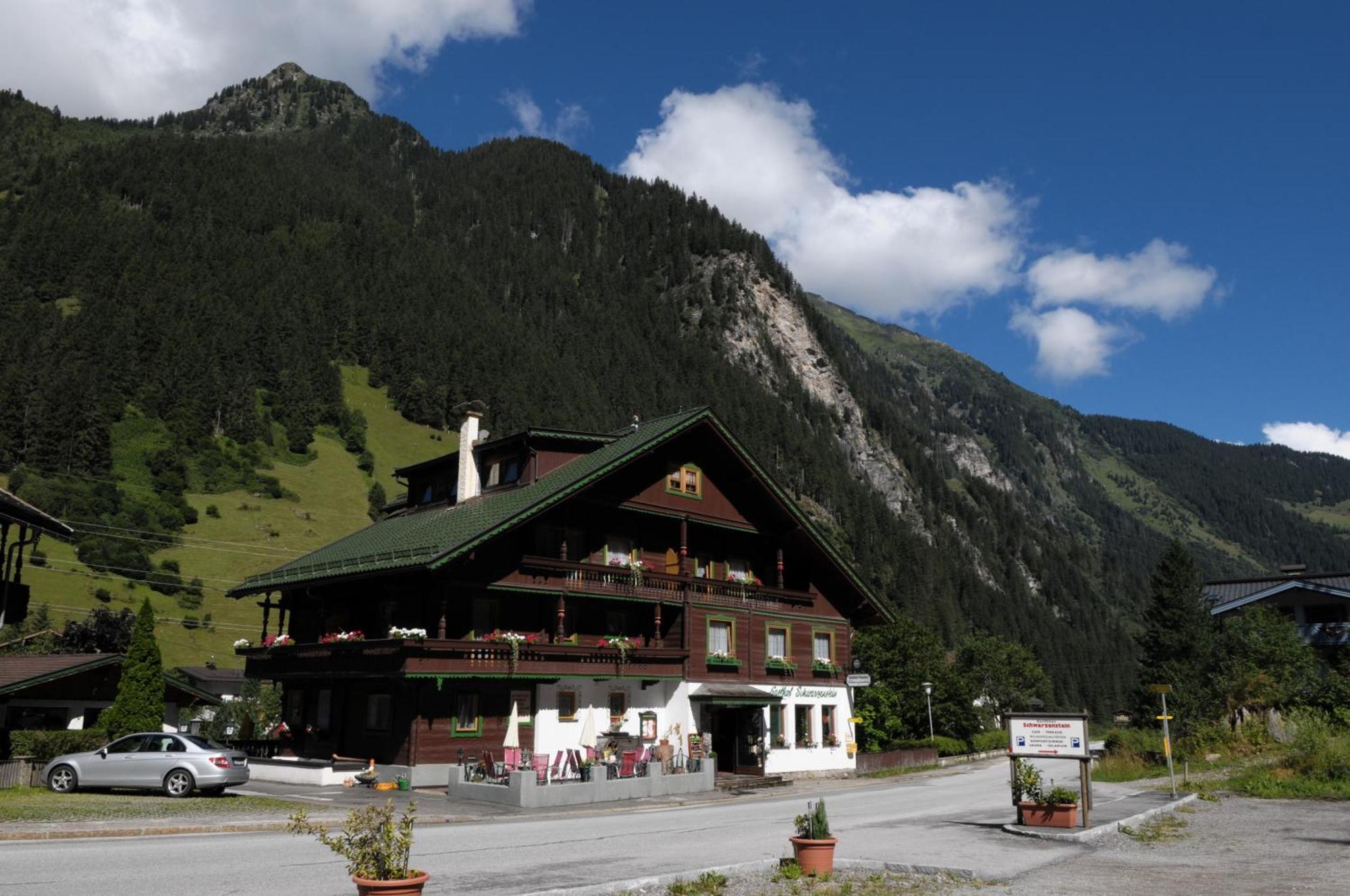 Hotel Gasthaus Schwarzenstein Ginzling Bagian luar foto