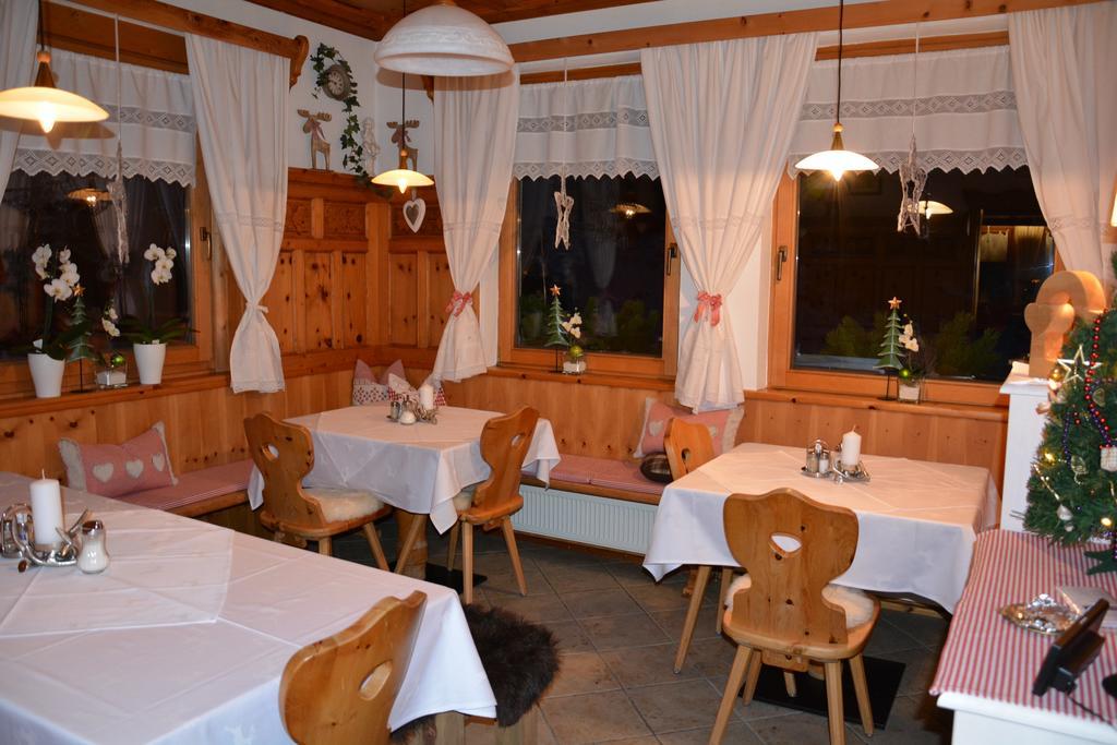 Hotel Gasthaus Schwarzenstein Ginzling Bagian luar foto