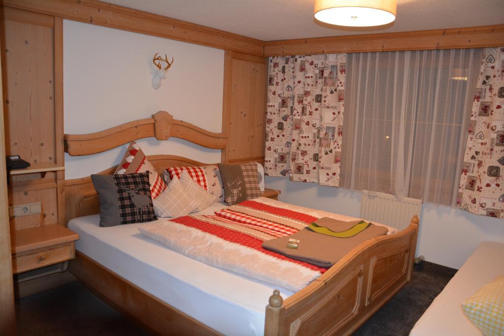 Hotel Gasthaus Schwarzenstein Ginzling Bagian luar foto