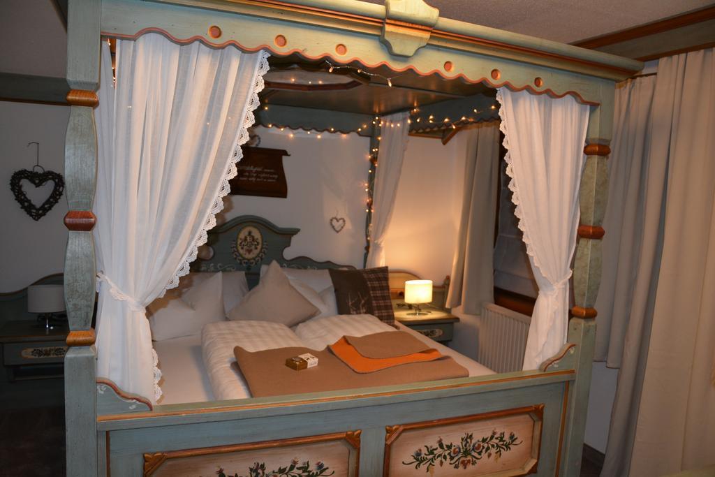 Hotel Gasthaus Schwarzenstein Ginzling Bagian luar foto